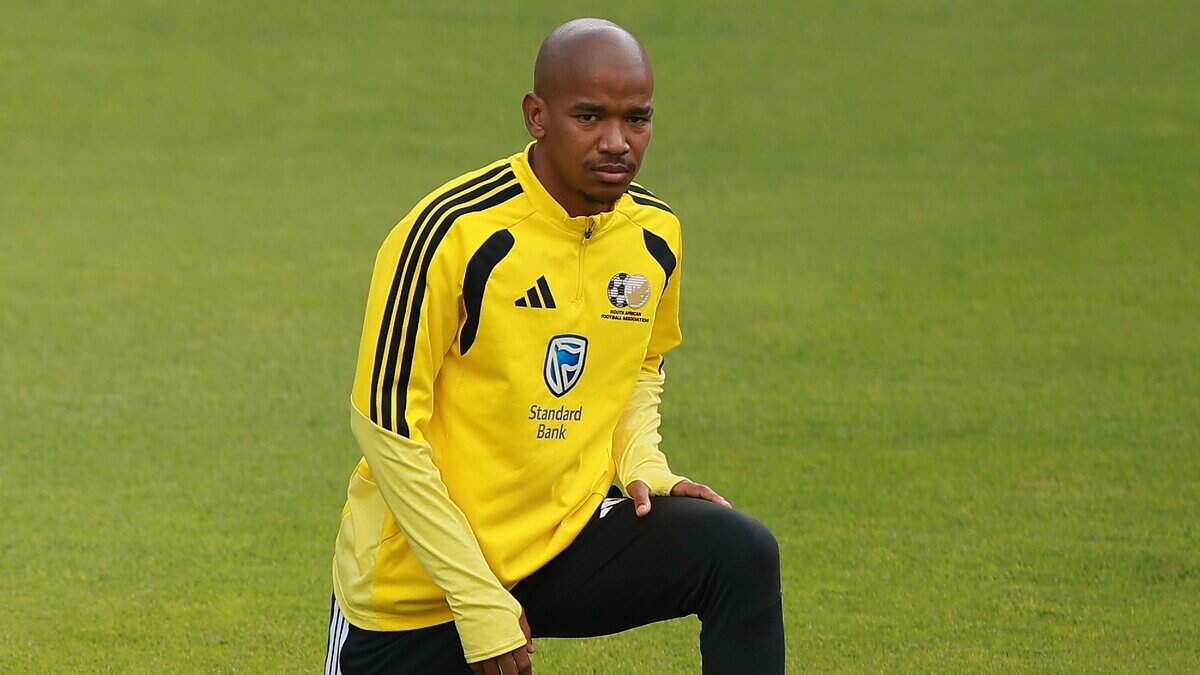 Jayden Adams #23 de Sudáfrica observa durante una sesión de entrenamiento en el Estadio Hidalgo el 3 de junio de 2026 en Pachuca, México.