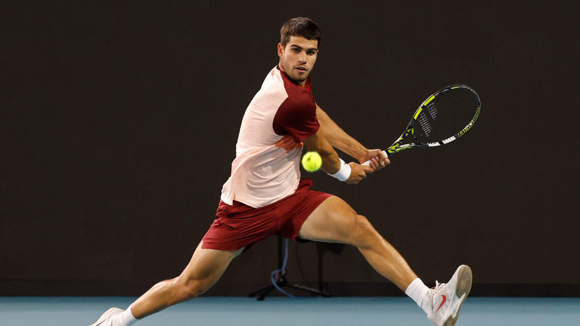 Alcaraz en la incertidumbre luego de la caída en su debut en el Miami Open; Zverev hace historia con un triunfo clínico