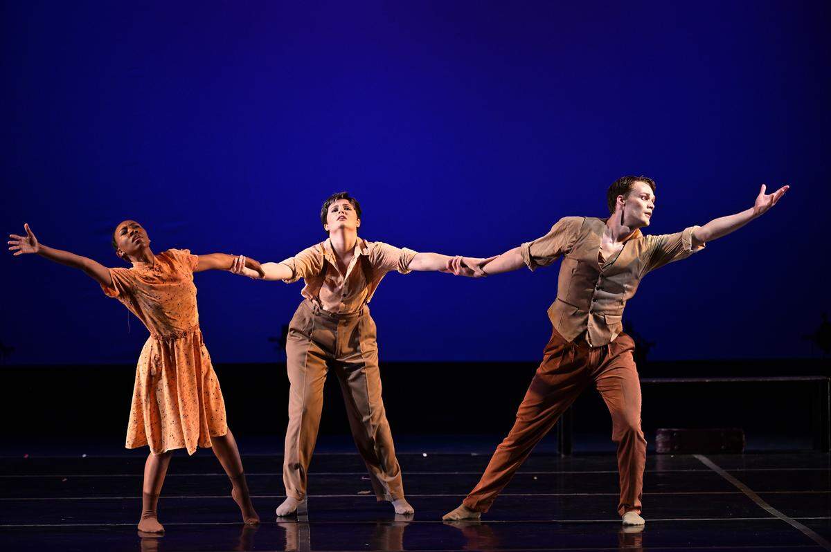 Benicka J. Grant, Renee Roberts y Mathew Huefner en “Never Say Goodbye”, primera obra de Anthony Velázquez.