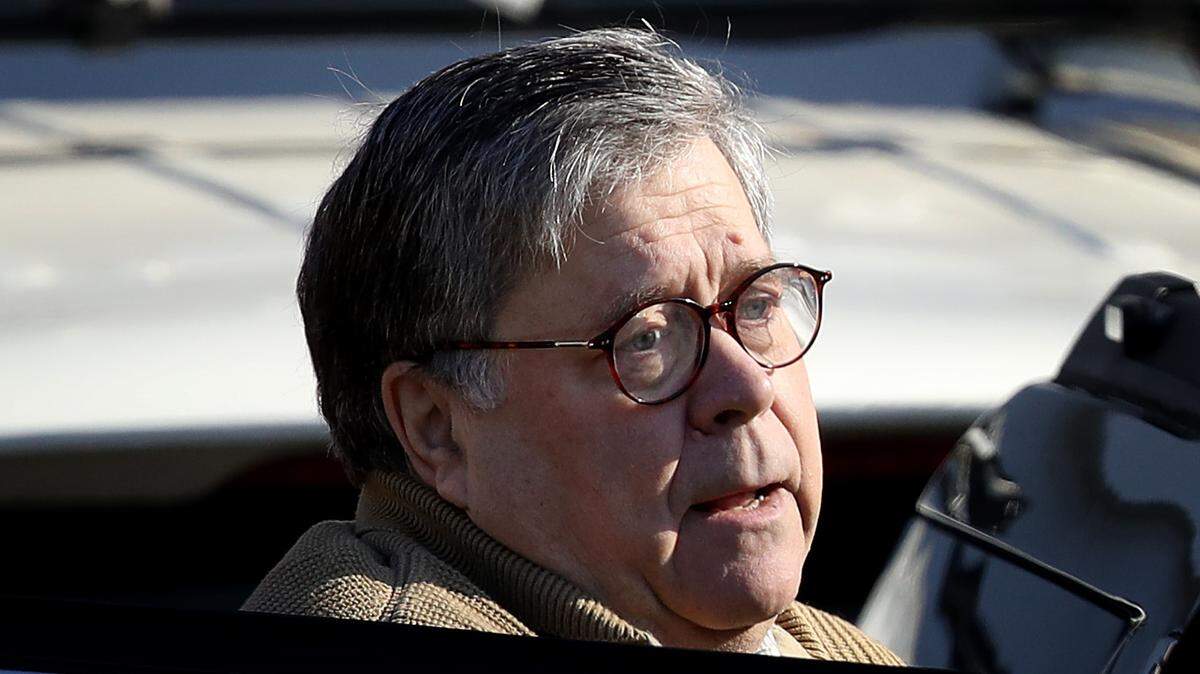 El Fiscal General William Barr abandona su hogar el 23 de marzo de 2019 en McLean, Virginia. El abogado especial Robert Mueller entregó el informe de su investigación sobre la interferencia de Rusia en las elecciones presidenciales de 2016 a Barr ayer y se espera que Barr informe a los miembros del Congreso sobre el informe de este fin de semana.