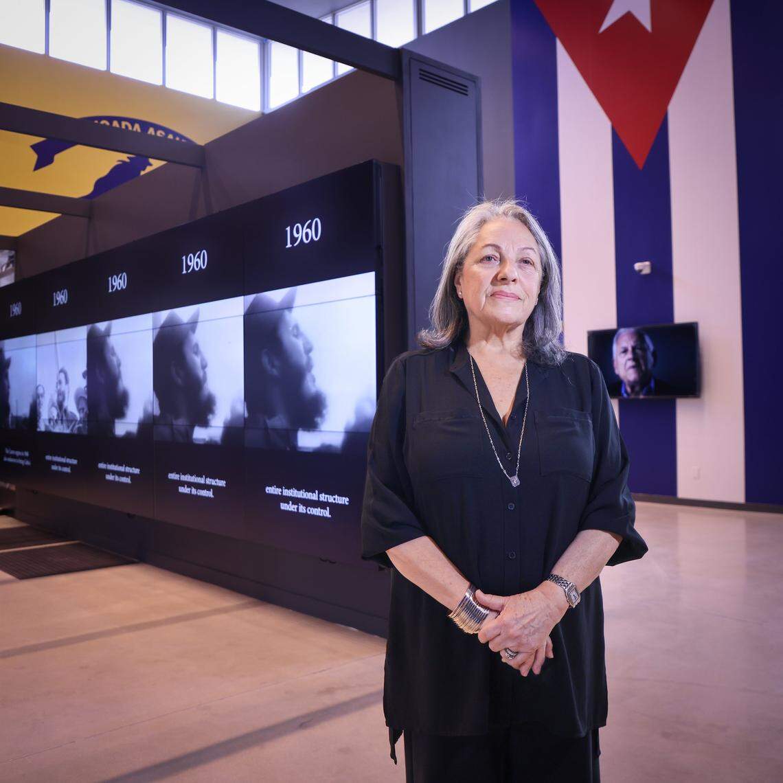 Carmen Valdivia, curadora de la exhición del Bay of Pigs Brigade 2506 Museum, que ofrece tecnología audiovisual y materiales que documentan la historia y el legado de la Brigada 2506.