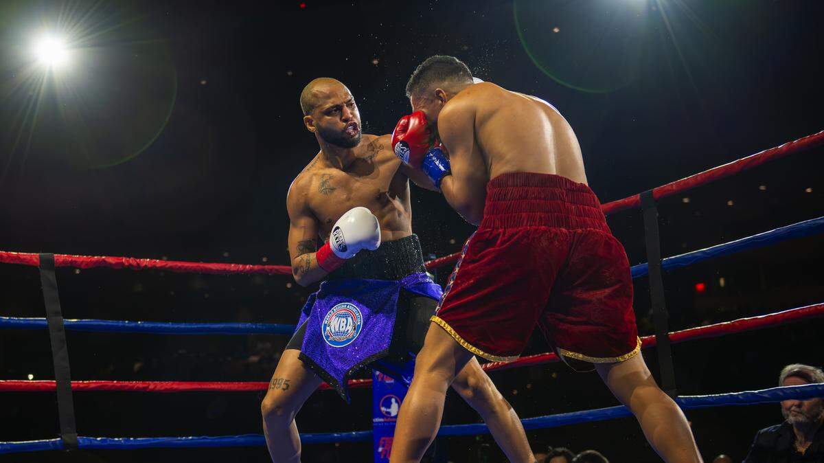 El cubano Armando Martínez (izq.) ganó su tercera pelea del año y cree que ya es momento de buscar un título interino o una eliminatoria mundialista. 