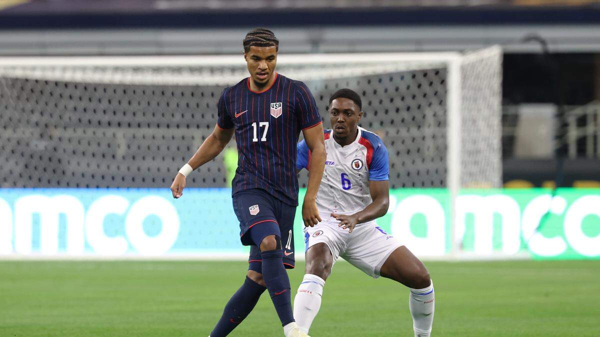 El centrocampista Malik Tillman (izq.) anotó un gol para Estados Unidos que derrotó 2-1 a Haití el domingo y culminó con pleno de victorias su participación en el Grupo D de la Copa Oro de la Concacaf de 2025.
