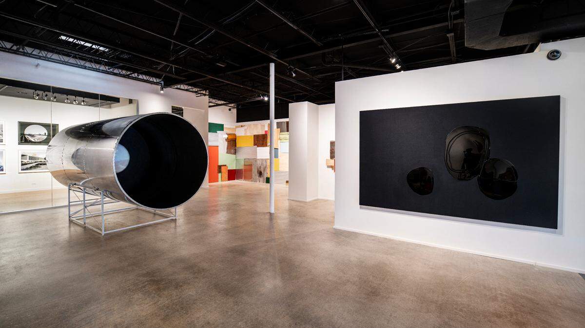 Sala de la exhibición ‘Petropias’, de Tony Vázquez-Figueroa en LnS Gallery, Miami.