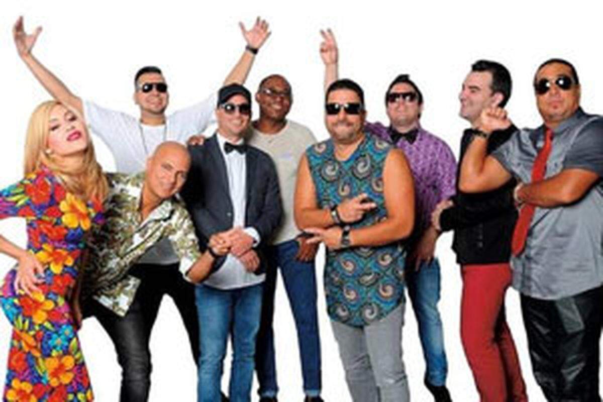 Timbalive en concierto en La Carreta, Hialeah.