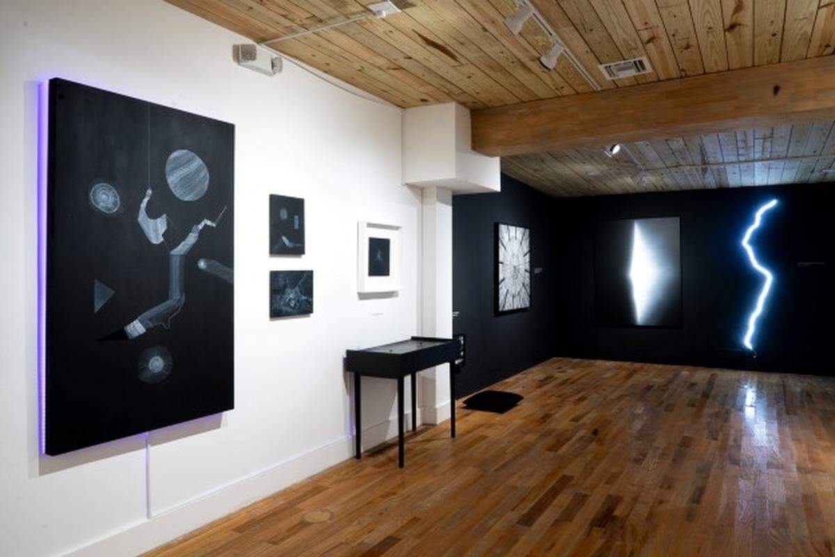 La Fundación Aluna celebra la apertura de su nueva sede en el Tower Space de La Pequeña Habana con una ambiciosa exposición colectiva enfocada en el diálogo entre lo local y lo global.&nbsp;'El Aleph y otros portales', inspirada en el célebre cuento de Jorge Luis Borges.