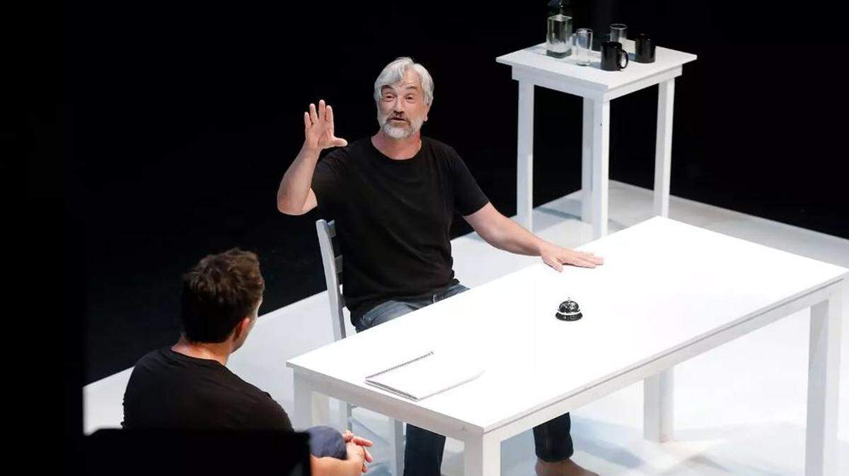 ‘Encuentros breves con hombres repulsivos’. Compañía chilena Teatro a Mil.