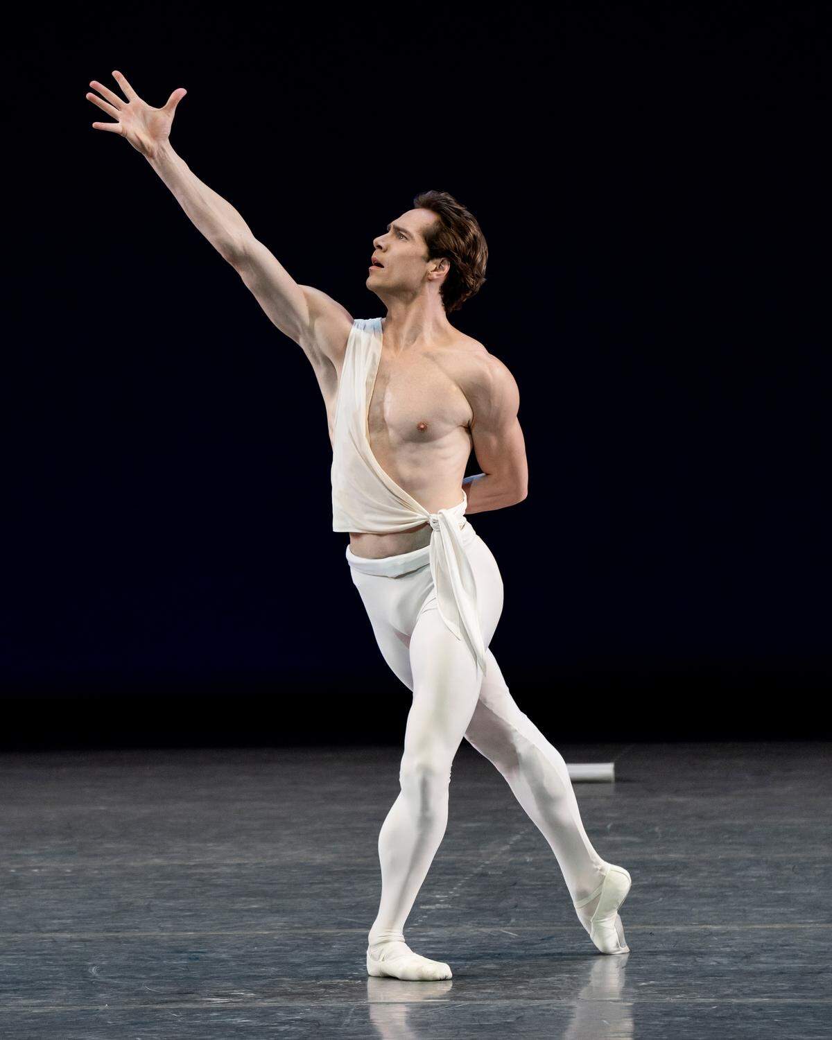 Como bailarín principal del New York City Ballet, Gonzalo García interpretó el papel de “Apolo” en el ballet homónimo de George Balanchine. © The George Balanchine Trust.