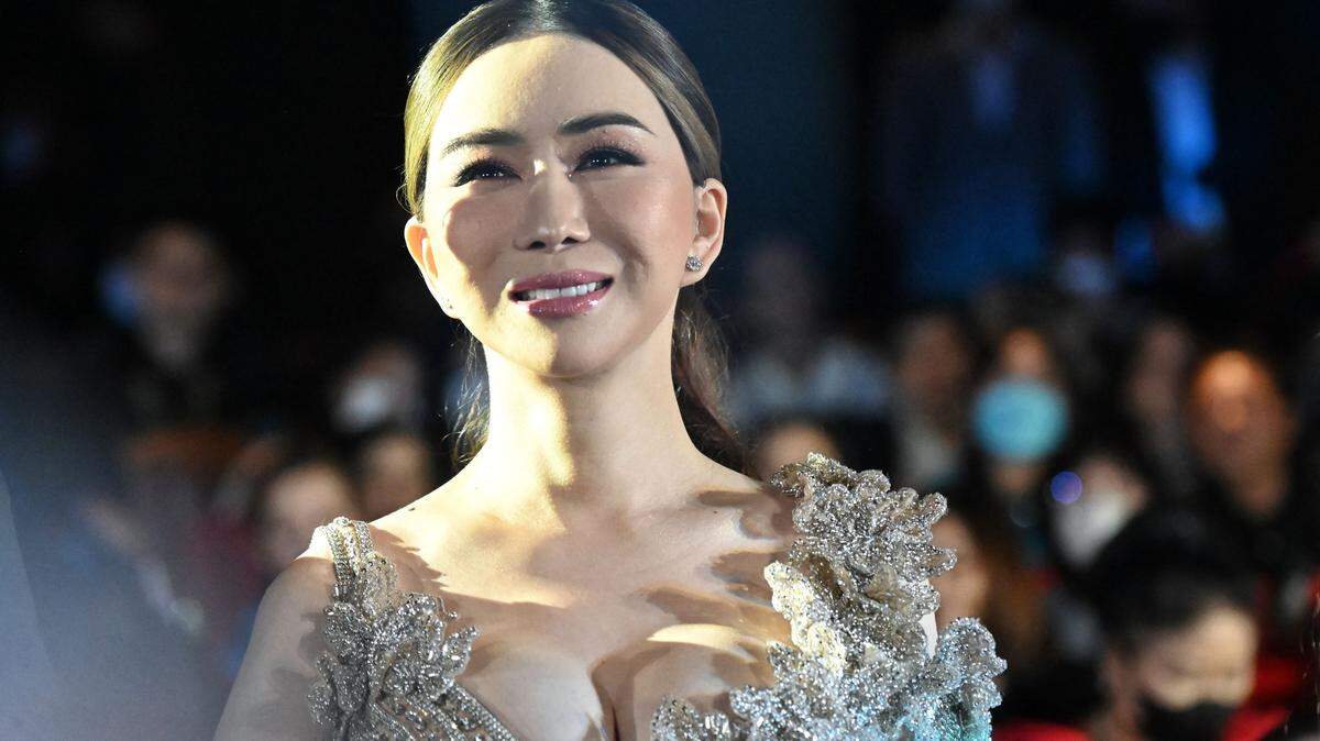 La directora ejecutiva de JKN Global Group, Jakapong Anne Jakrajutatip, llega durante la Miss Universe Extravaganza, tras la adquisición de la franquicia Miss Universo por parte de JKN, en Bangkok el 7 de noviembre de 2022.