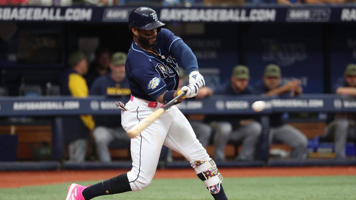 Yandy Díaz se convirtió en el cuarto jugador de los Rays de Tampa Bay que recibe el Bate de Plata. Lideró el Joven Circuito con promedio de bateo de .330, al tiempo que registró un récord en su carrera con 22 jonrones, 78 impulsadas y un OPS de .932.