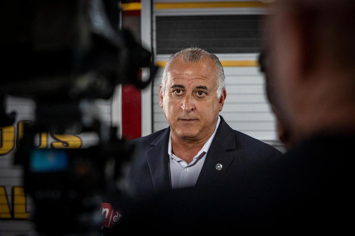 Esteban Bovo Jr., alcalde de la ciudad de Hialeah, habla sobre la aprobación del presupuesto y la Agencia de Reurbanización Comunitaria (CRA) en el Este de la municipalidad