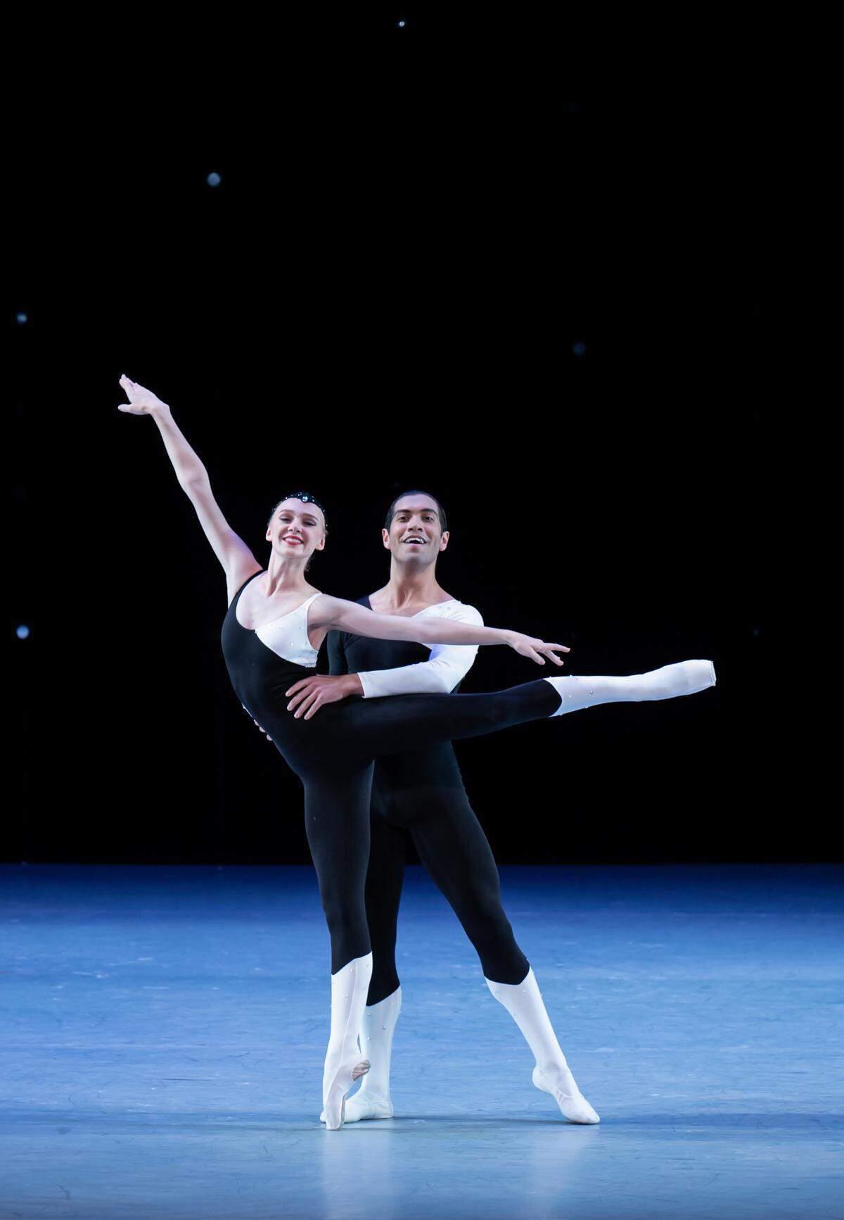 Los bailarines de Arts Ballet Theatre of Florida (ABTF), Louise Rigby y Daniel Panameño en el pas de deux “Double Clef”.