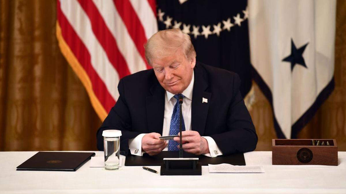 El presidente de Estados Unidos, Donald Trump, obtuvo este martes un acuerdo gubernamental que prohíbe al Servicio de Impuestos Internos realizar auditorias o investigaciones relacionadas a las conductas pasadas de la familia y empresas del republicano.
