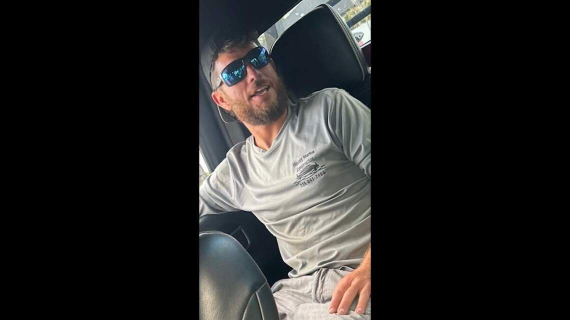 Lo buscaban como desaparecido y terminó arrestado acusado de robar una embarcación en Florida