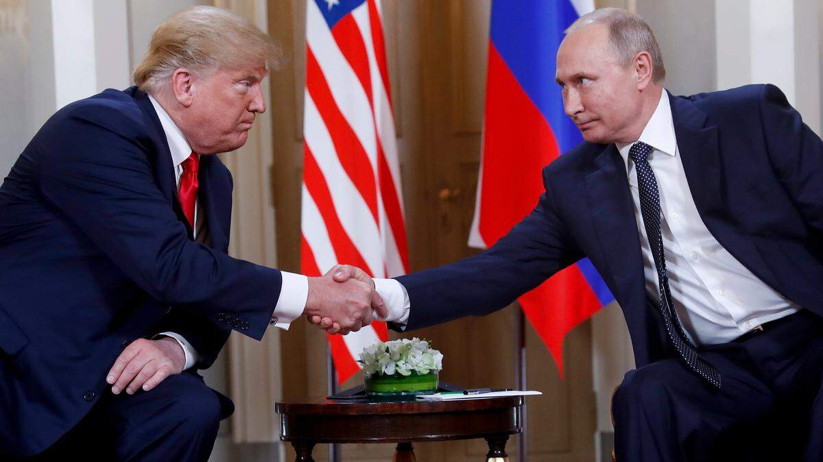 El presidente de Estados Unidos, Donald Trump, y su homólogo ruso, Vladimir Putin, se encuentran el 16 de julio del 2018.