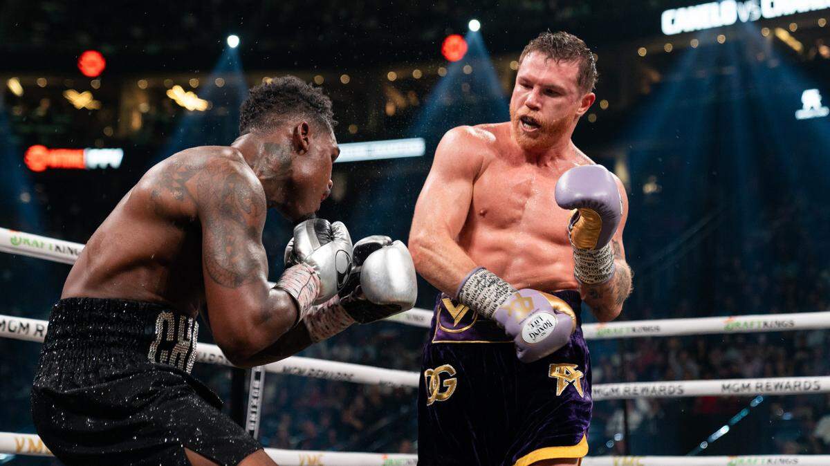 El mexicano Canelo Alvarez dominó de principio a fin a Jermell Charlo en la velada de Premier Boxing Champions que llegó a todo el mundo desde la T-Mobile Arena por la pantalla de Showtime PPV