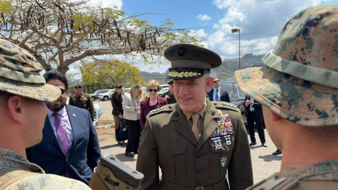 Jefe del Comando Sur de EEUU realiza histórica visita a Venezuela para evaluar seguridad y plan de Trump