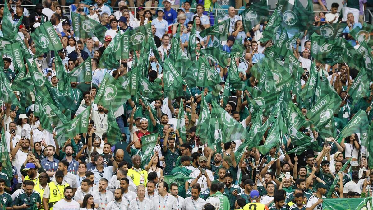 Aficionados de Arabia Saudita muestran apoyo a su selección en el partido ante Uruguay en el Grupo H, celebrado el 15 de junio de 2026 en el Estadio Miami, en Miami Gardens, Florida.