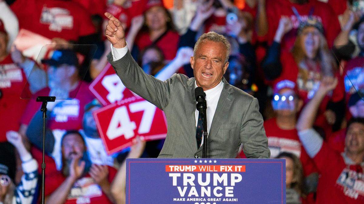 Robert F. Kennedy Jr. da un discurso en un mitin a favor de Donald Trump en el Colegio Comunitario Macomb, en Michigan, el viernes 1 de noviembre de 2024. Kennedy es candidato a ser secretario de Salud en el gobierno de Trump. 