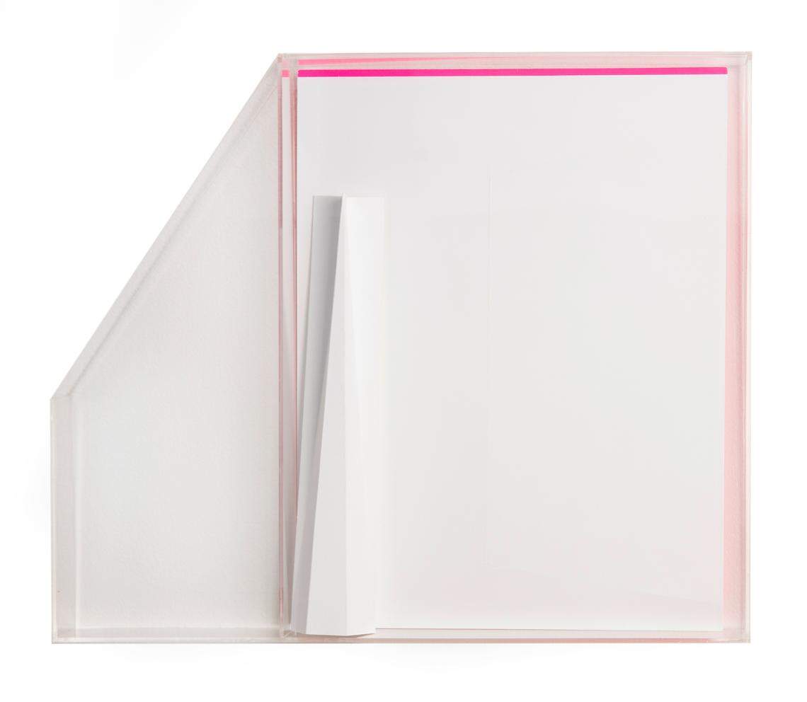 “P.L.N.”, (Homage to Pier Luigi Nervi), 2015, de Andrés Michelena. Metacrilato y cartón, 14.5 x 17.5 x 2 in.