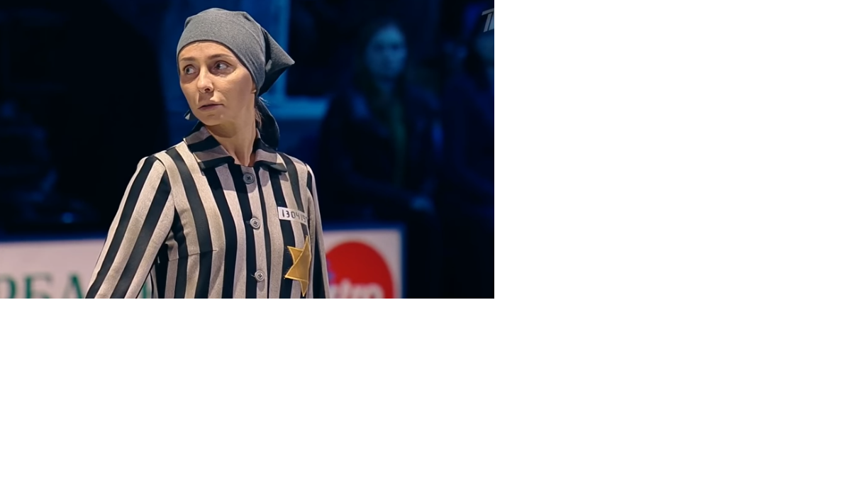 La esposa del portavoz del Kremlin, la patinadora artística rusa Tatiana Navka, fue duramente criticada este lunes tras haber bailado en un programa de telerrealidad vestida con un uniforme de prisionera de un campo de concentración nazi.