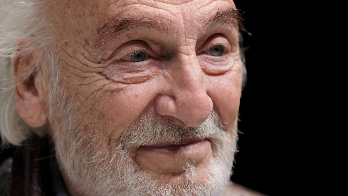 El actor Héctor Alterio asiste a la presentación de “El Padre” en el Teatro Bellas Artes de Madrid, España, el 11 de octubre de 2016. 