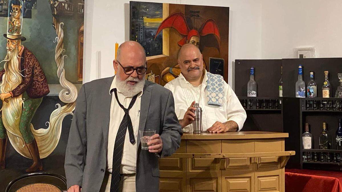 Carlos Laso y Christian Ocón en un escena de ‘Hablar pro los codos’.