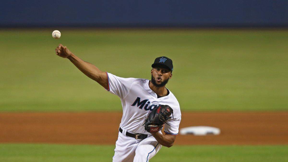 El abridor de los Marlins Sandy Alcántara trabajó seis entradas y permitió seis carreras a los Nacionales, el jueves 27 de junio de 2019 en Miami.