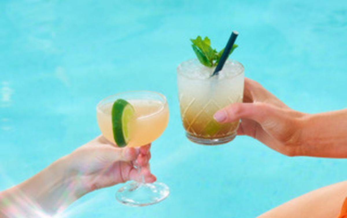 Reúne a tus amigos para una fiesta antes y después del Ultra en Vela Sky.