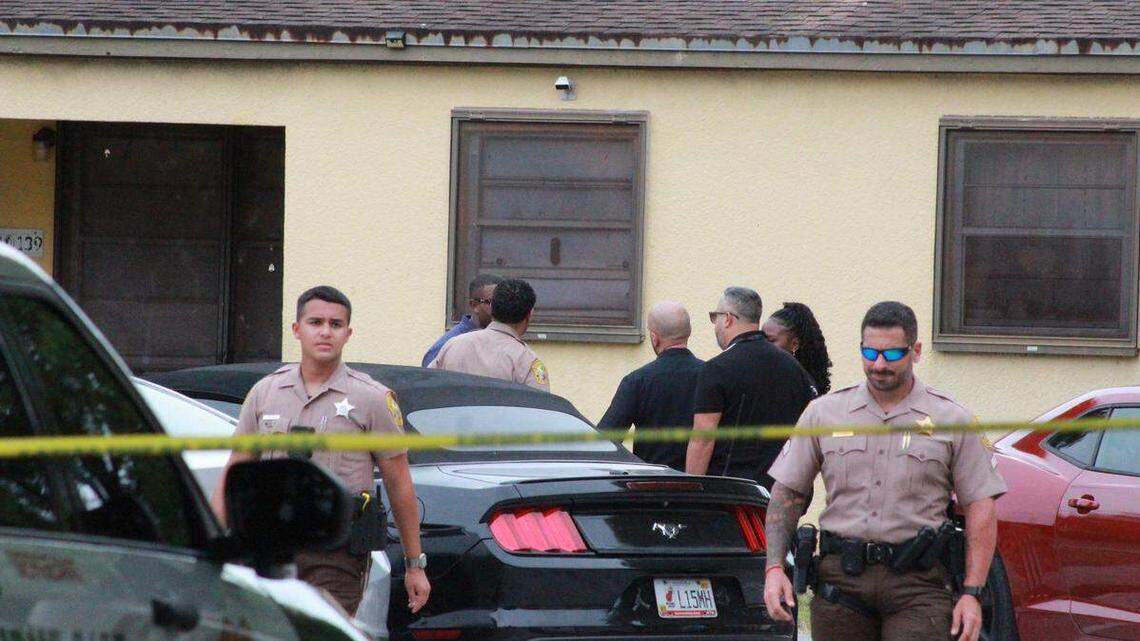 Niño de 6 años se dispara accidentalmente con arma de su madre dentro de casa en el suroeste de Miami-Dade