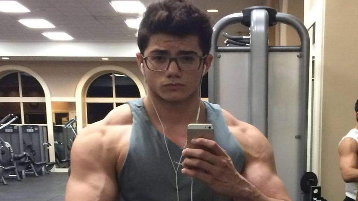 El joven Isaías Medina, visto en una imagen tomada de Facebook, fue arrestado y acusado de homicidio vehicular por un choque que causó la muerte de Daniela Benavides Sanmiguel. 