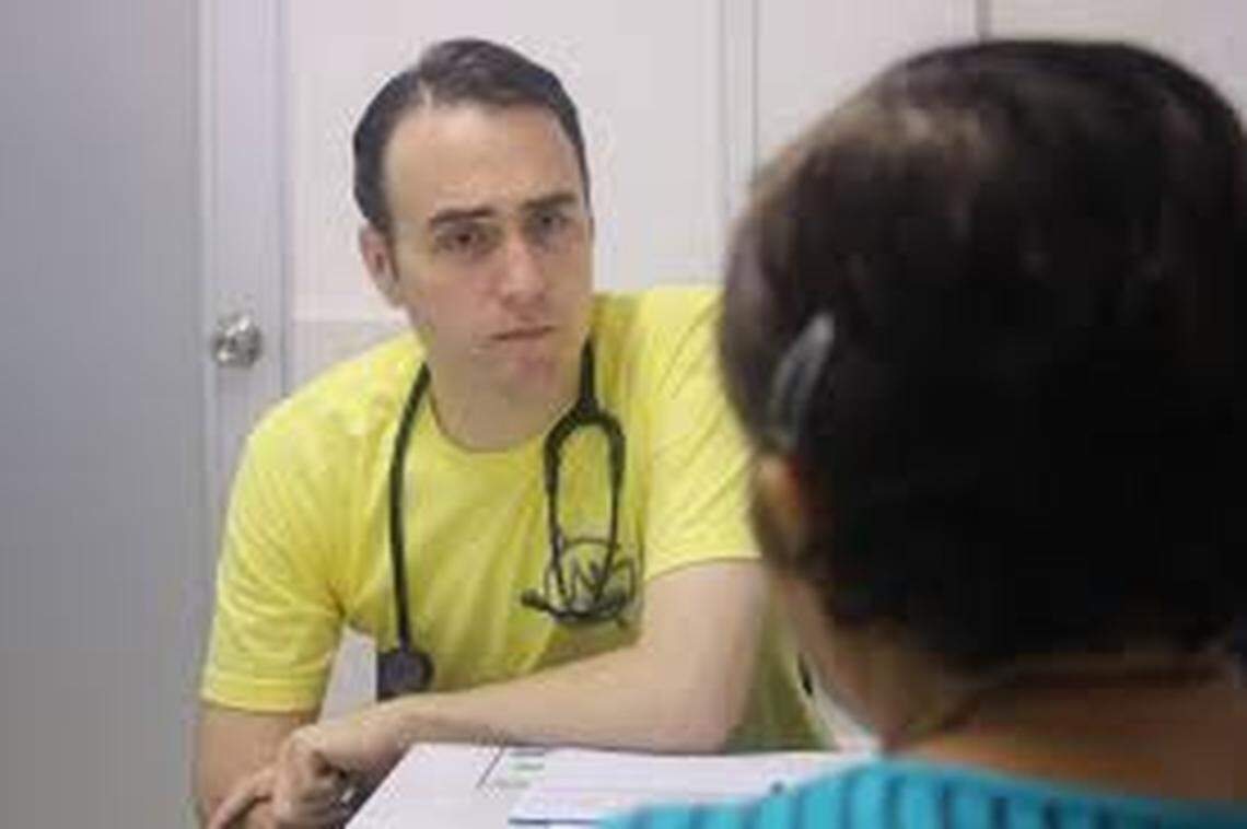 El médico estadounidense Kyle Varner ha trabajado con refugiados venezolanos en Cúcuta, Colombia, Ahora patrocina a 36 personas de Venezuela para que participen en el nuevo programa migratorio de EEUU.