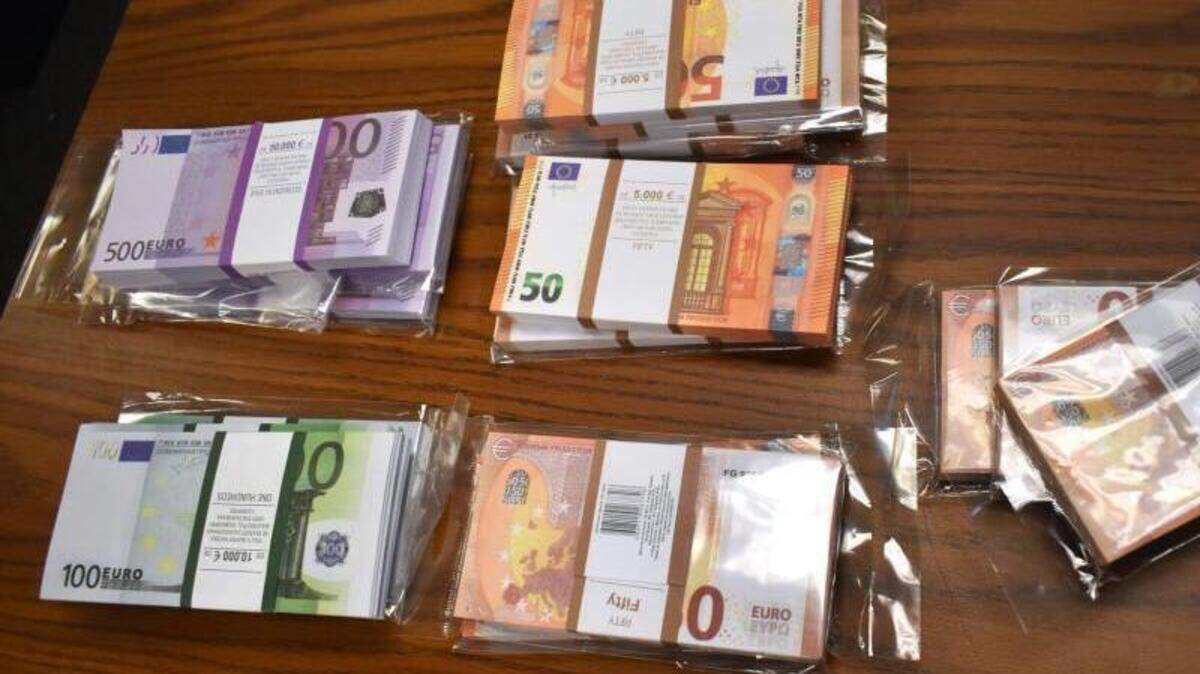 Un paquete declarado como “Dinero ficticio para (el juego) Monopoly” con destino a Miami enviado desde Rusia fue interceptado por CBP. Se trataba de euros falsificados.