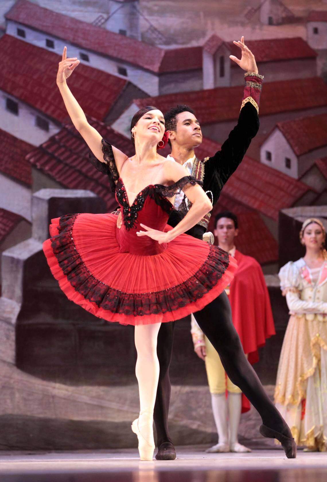Vingsay Valdés y Patricio Reve en una presentación de Don Quijote del Ballet Nacional de Cuba. La compañía bailará Don Quijote y Giselle en el Kennedy Center en mayo