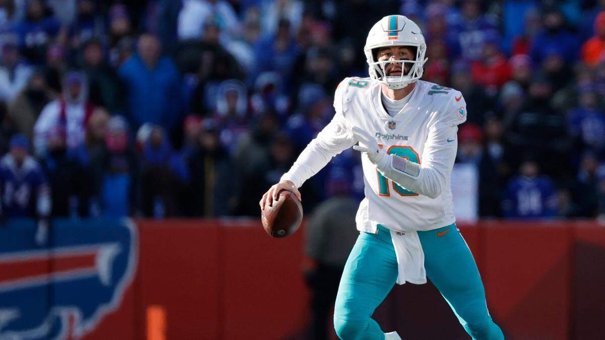 El entrenador de los Dolphins, Mike McDaniel, expresó que Mike White competirá con Skylar Thompson (en la foto) por la posición de quarterback suplente de Tua Tagovailoa.