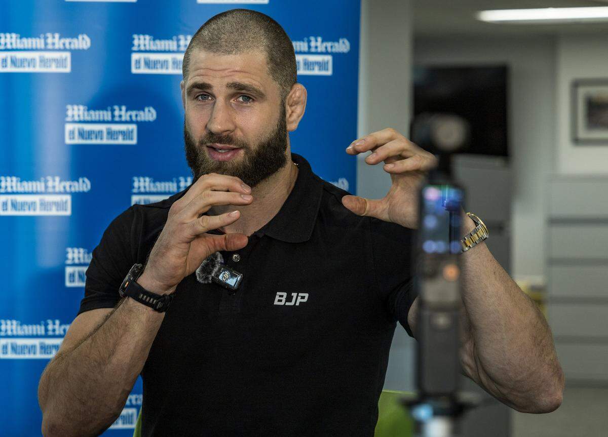 El excampeón de UFC Jiri Prochazka enfrenta a Carlos Ulberg el 11 de abril en el Kaseya Center en Miami.