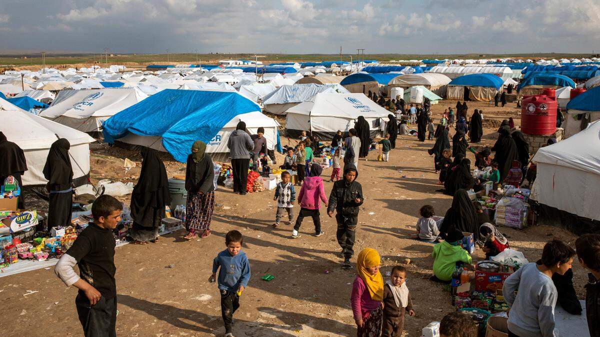 Las mujeres y los niños que huyeron de las últimas áreas de control de los Estados islámicos en Siria en el campamento de Al Hol, en el norte de Siria, el 28 de marzo de 2019. La administración liderada por los kurdos teme que la escasez de apoyo internacional pueda ayudar a ISIS a reconstituirse.
