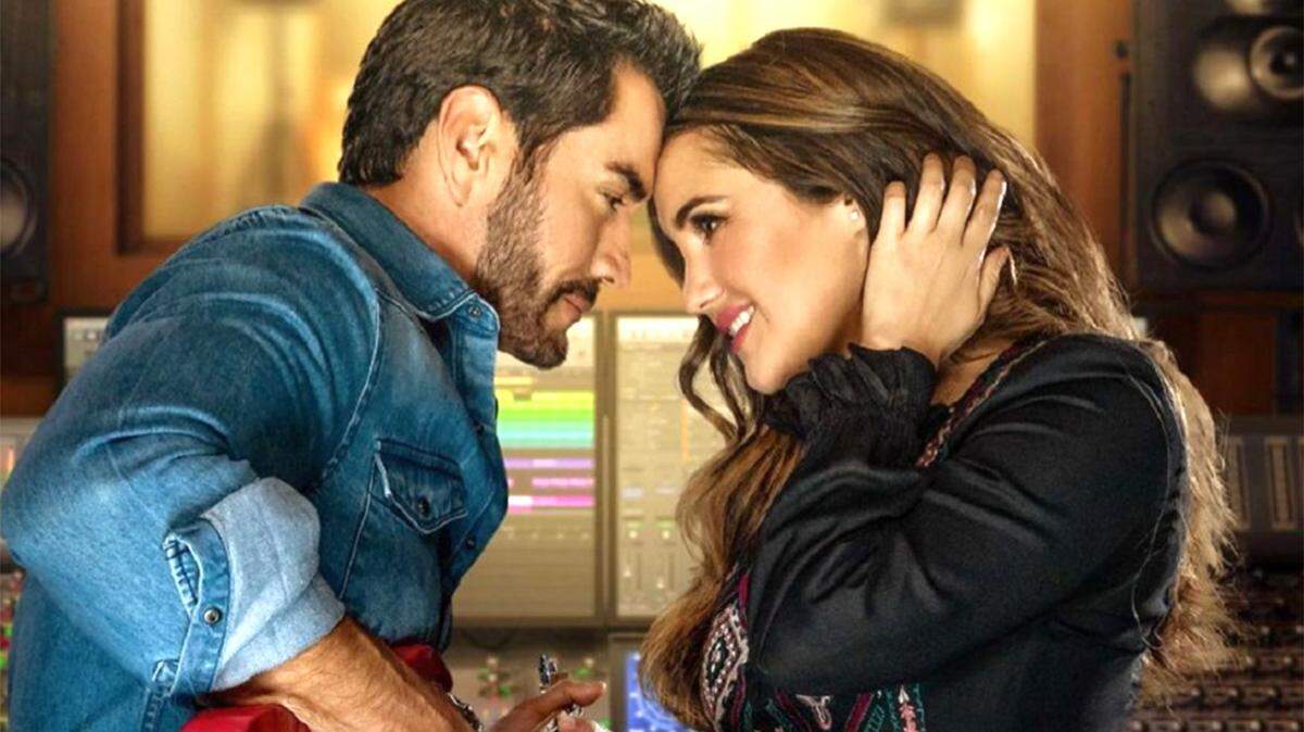 David Zepeda y Dulce María.