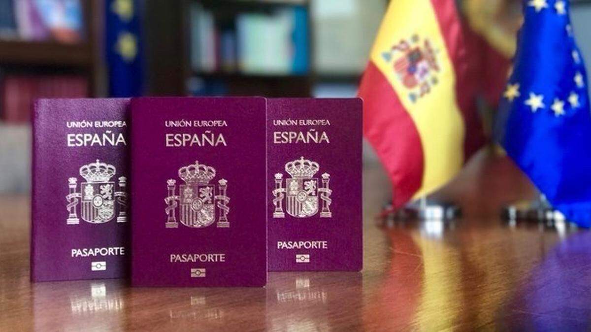 El consulado español en La Habana anunció que, esta semana, comenzaría a recibir casi 340 expedientes adicionales de cubanos que buscan nacionalidad por la Ley de Nietos.