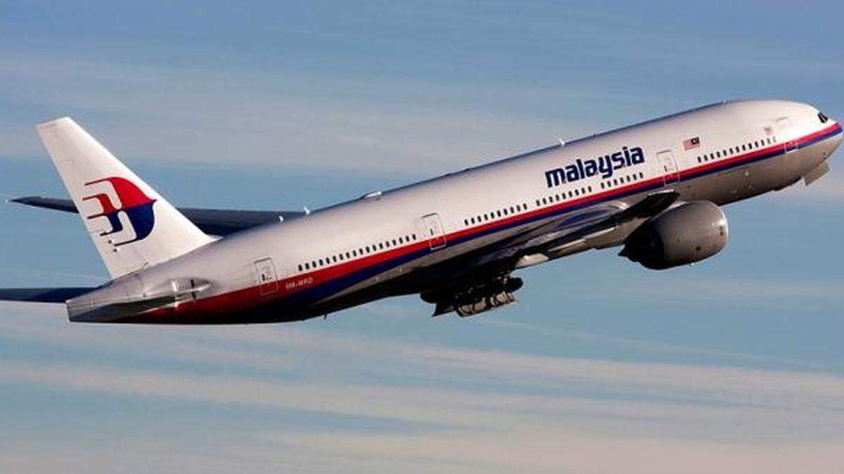 El Boeing 777-200ER de Malaysia Airlines desapareció unos 40 minutos después de despegar de Kuala Lumpur rumbo a Pekín, después de que alguien apagara los sistemas de comunicación y virara el aparato de manera intencionada, según la investigación oficial.