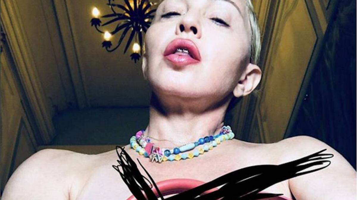 Madonna sorprendió el viernes a sus fans con una sugerente foto en Instagram.