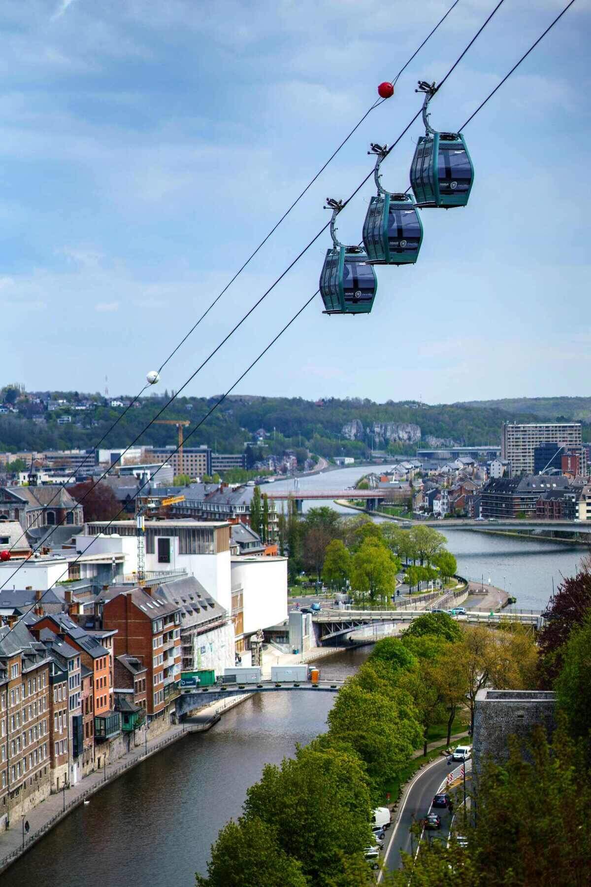 A la Ciudadela de Namur se puede acceder en teleférico desde su casco histórico.