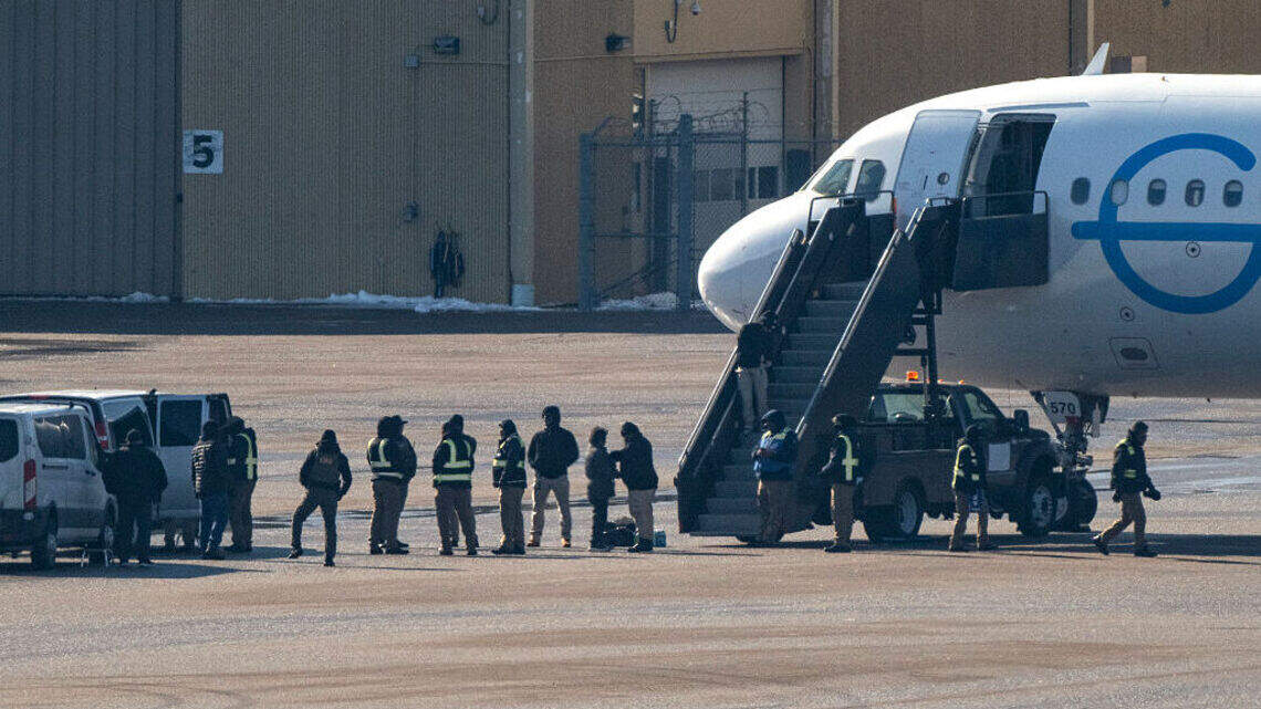 Migrantes de Cuba y otros países denuncian que fueron deportados a África por sorpresa