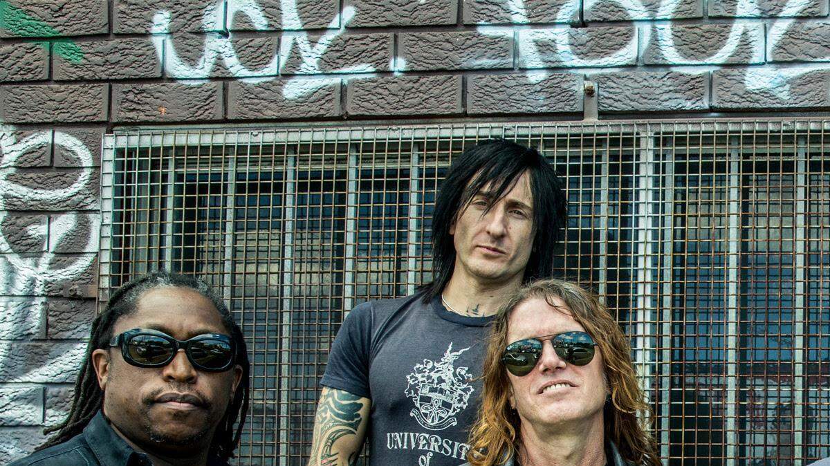 Los metaleros planean pasar una semana haciendo sesiones de grabación con artistas locales y tocando en otros eventos en La Habana, para terminar con un concierto el 28 de febrero en el Salón Rosado de la Tropical.