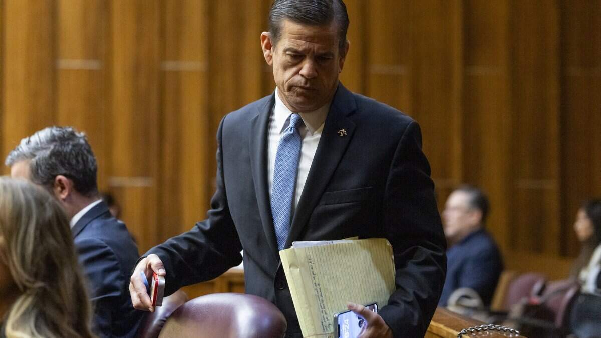 George Pino llega a su juicio en el edificio de justicia Richard E. Gerstein el martes 16 de junio de 2026, en Miami, Florida. Pino enfrenta cargos relacionados con el accidente de embarcación que causó la muerte de Lucy Fernández, de 17 años, en 2022.
