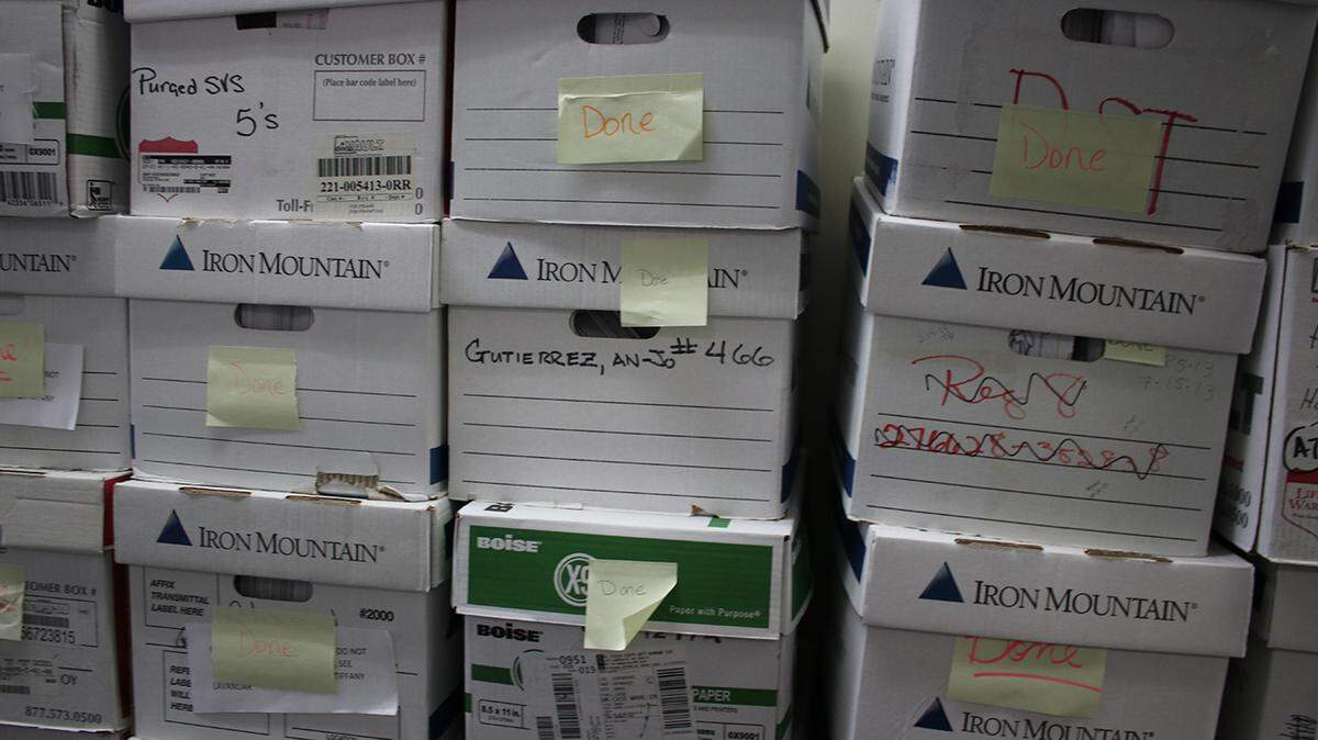 De los más de 131,000 hogares de Colorado que reciben correspondencia sobre beneficios públicos cada año, el estado estima que no se puede contactar a aproximadamente 1 de cada 4, lo que resulta en el posible cierre de casi 33,000 casos.