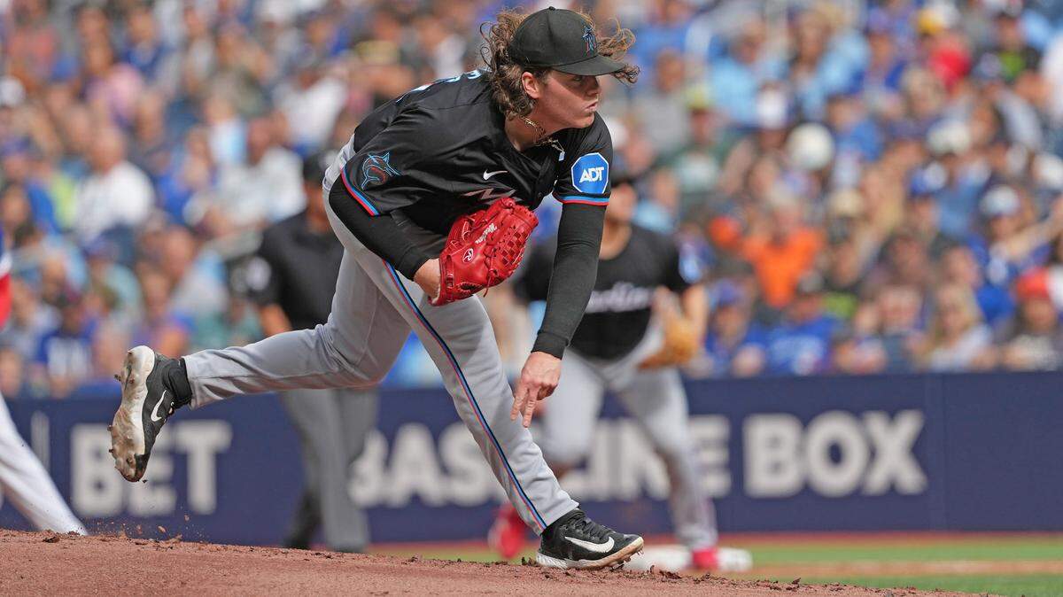 El abridor de los Marlins Ryan Weathers lanzó un gran partido ante los Azulejos y retiró a 19 de 20 bateadores, incluidos 16 seguidos, en el partido celebrado el 29 de diciembre de 2024 en Toronto.