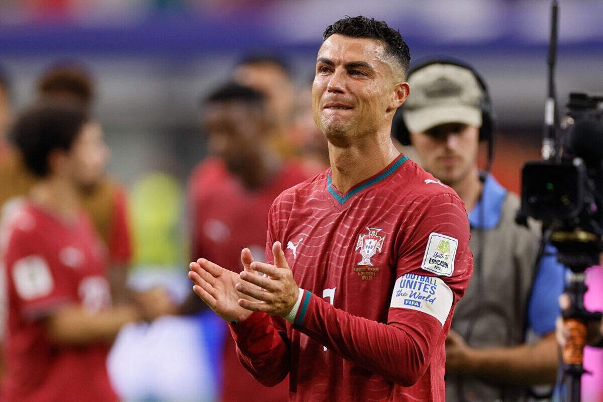 El delantero de Portugal Cristiano Ronaldo llora tras la derrota de su equipo ante España, en el partido de octavos de final de la Copa Mundial efectuado el 6 de julio de 2026 en el Estadio de Dallas, en Arlington, Texas.
