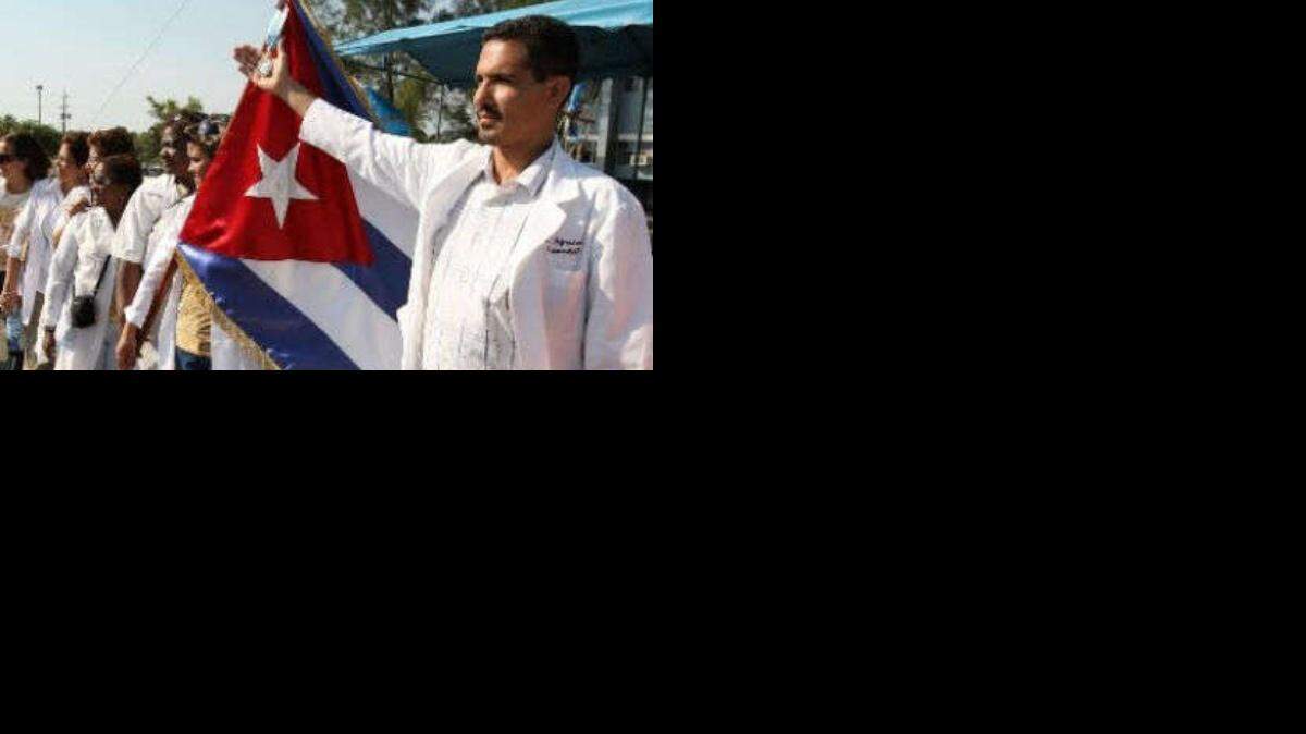 Los primeros 165 médicos y enfermeros del total de 461 que Cuba enviará a combatir la epidemia de ébola en África debían llegar la mañana de este jueves a Sierra Leona.