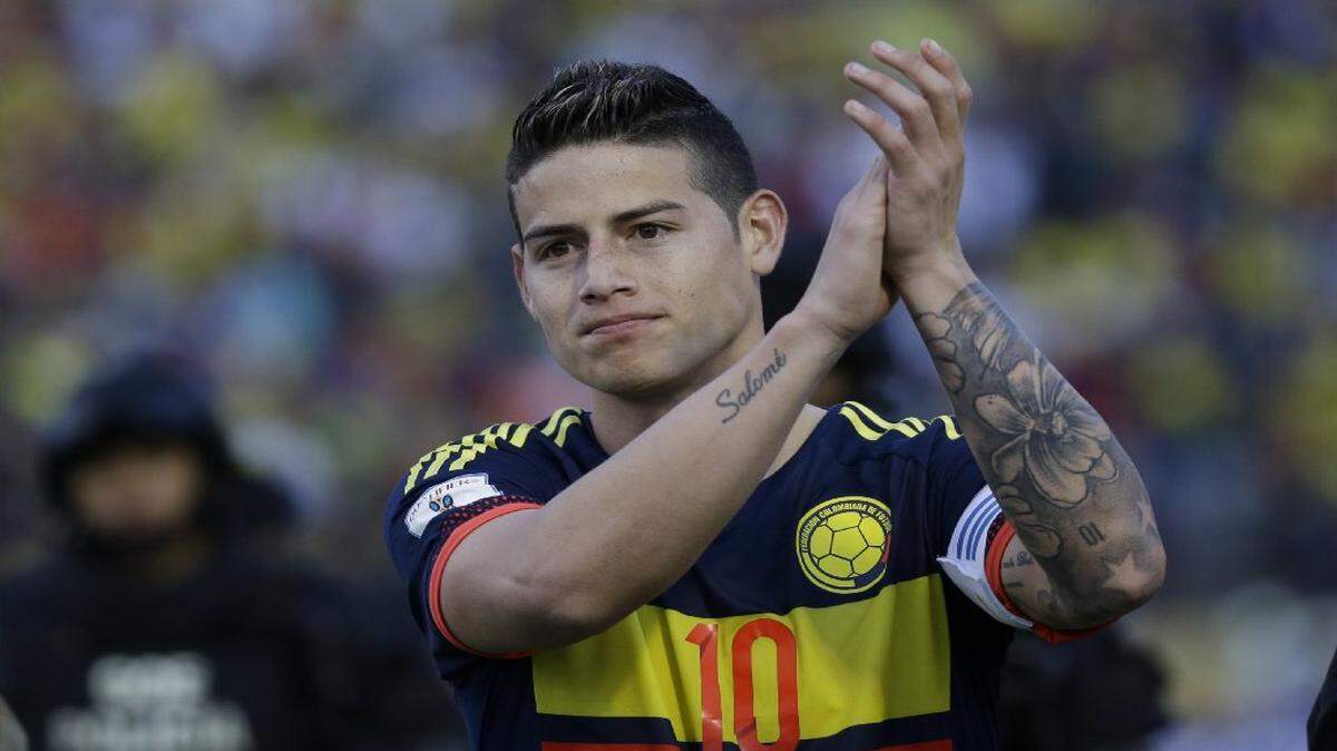 James Rodríguez celebra luego de la victoria de Colombia 2-0 ante Ecuador, en un partido de la eliminatoria mundialista celebrado el 28 de marzo del 2017,en Quito.
